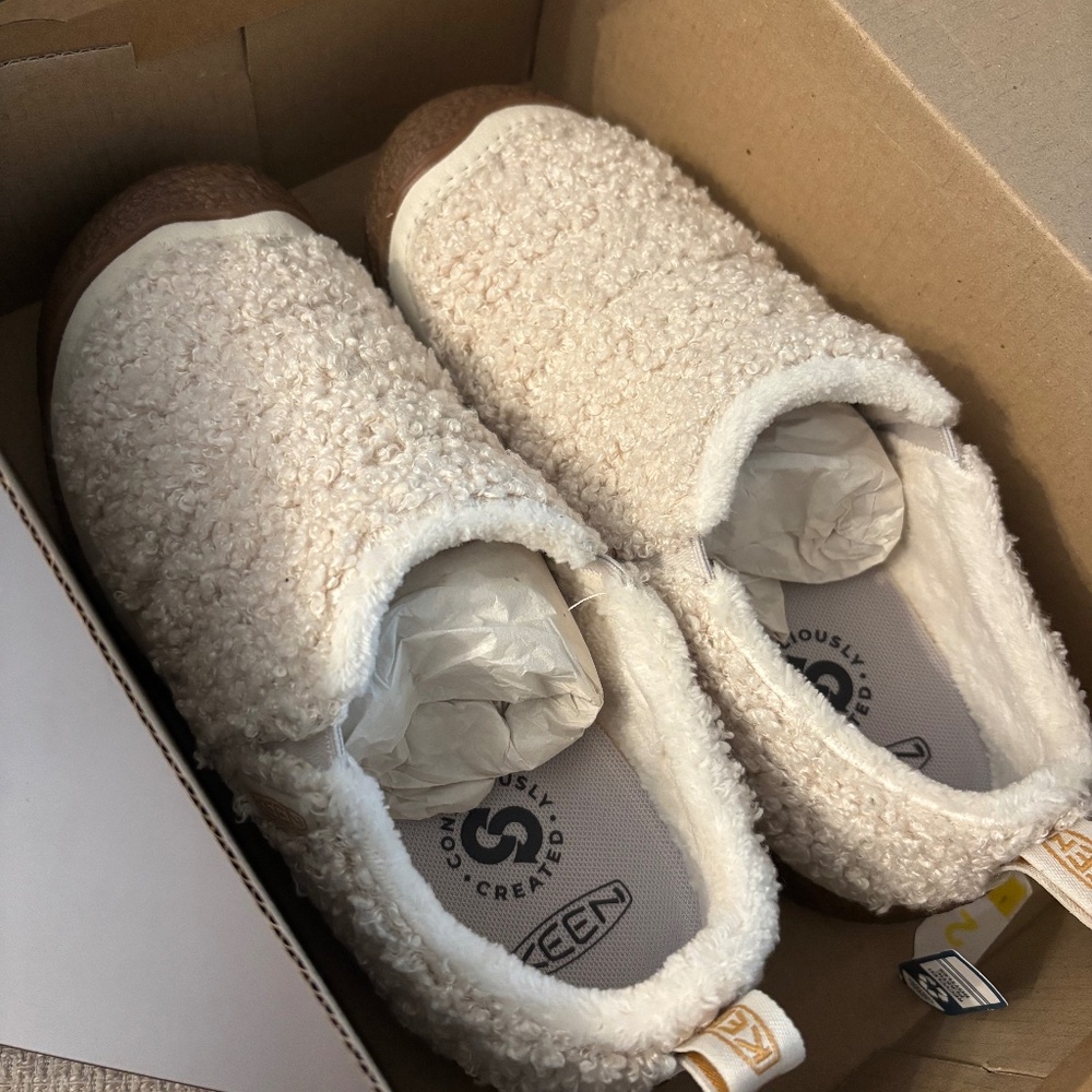 *New* Keen Slippers Women's Howser II in Birch/Curry